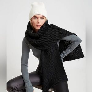 Marcella New York Bronx Scarf in Black